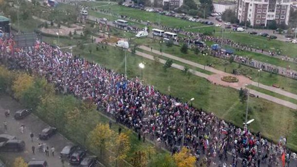 У Москві тисячі людей вийшли на вулиці, щоб скинути Путіна