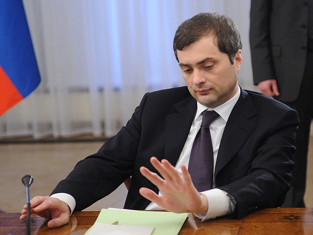 Сурков дав по шапці Плотницькому, який поліз поперед Путіна