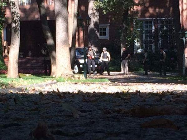 Возле дома Добкина заметили вооруженных "охранников" из "ДНР": фотофакт