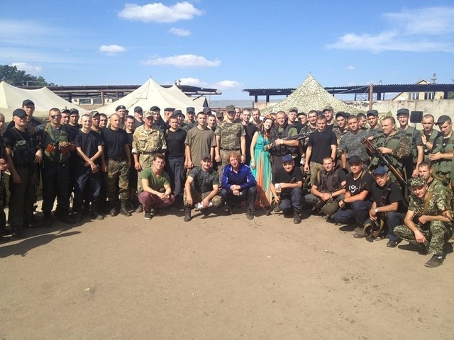 Народному артисту Украины "пригрозили судом" за стихи о Яценюке