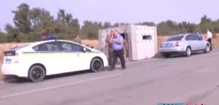 “Важковаговики” на Крим розвернулися і попрямували назад в Україну. ВІДЕО