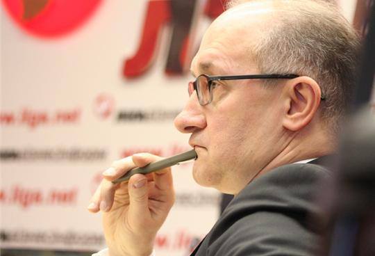 "КИНУЛИ УХО": В КАБИНЕТЕ ГЛАВЫ ВЫСШЕЙ КВАЛИФИКАЦИОННОЙ КОМИССИИ СУДЕЙ КОЗЬЯКОВА ОБНАРУЖИЛИ "ПРОСЛУШКУ"