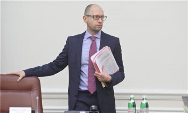 Обещанное Арсением Яценюком сокращение чиновников не состоялось