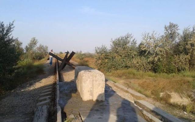 Блокада Криму: активістам погрожують «орли Фірташа»