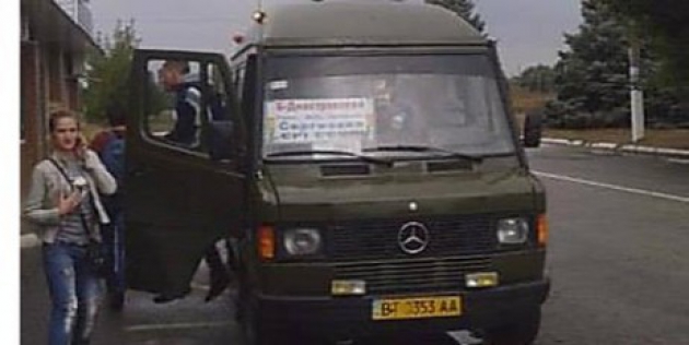 В ОДЕССЕ ИЗ МАРШРУТКИ ВЫГНАЛИ БОЙЦА АТО ВМЕСТЕ С ЖЕНОЙ