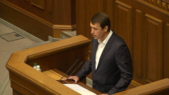 Во время заседания Рады нардеп Дубиль решал вопросы с зерном и отжимал завод