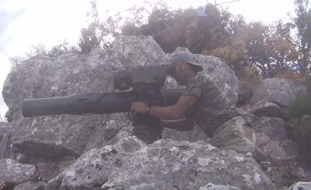 Повстанцы опубликовали видео, как сбили вертолет и подбили БТР ВС РФ в Сирии