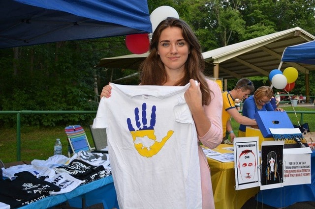 Под протекцией: топ влиятельных политиков, которые берут на работу очень красивых женщин