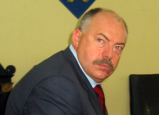 Прокуратура проверит паспорт Пискуна на наличие поддельных штампов