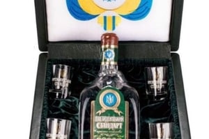 Для Петра Порошенко закупят музыкальные шкатулки с водкой за 3 тыс. гривен