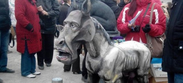 В Запорожье поставили памятник парнокопытному Лаврову