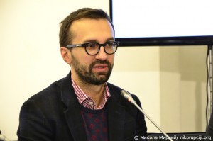 З відкритими реєстрами у руках службовців незаконне майно стає “гарячими пиріжками”