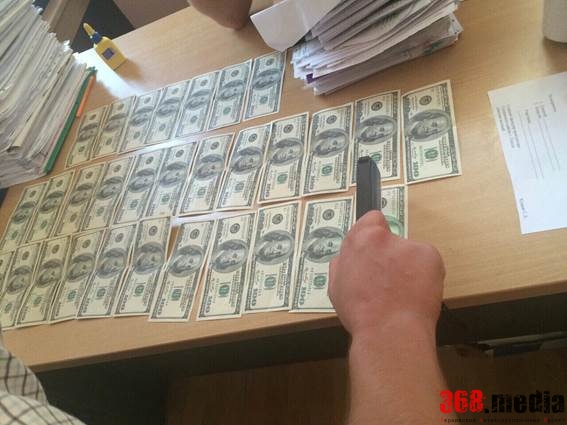 ГЛАВА СЕЛЬСОВЕТА В НИКОЛАЕВСКОЙ ОБЛАСТИ «ПОПРОСИЛ» ЗА АРЕНДУ СКВАЖИНЫ 10 ТЫСЯЧ ДОЛЛАРОВ