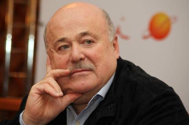 «Глубоко лижет старая куртизанка»…