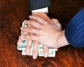 В глазах у прокуроров только доллары - Шокин