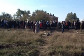 На блокпосту возле Горловки люди стоят в киллометровой очереди