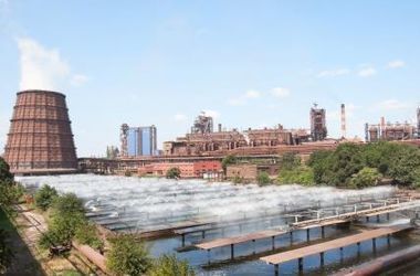 В Запорожье подорвали 150-метровую трубу "Запорожстали" (+видео)