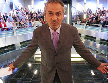 Стало известно, с чем связаны обыски в студии Савика Шустера