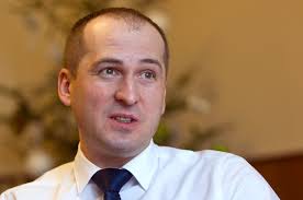 Чиновники нарушают ПДД: авто министра Павленко прокатилось по встречке