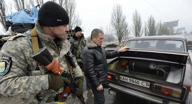 Артемовск покидают местные жители: 3 тысячи автомобилей уже пересекли местный КПВВ
