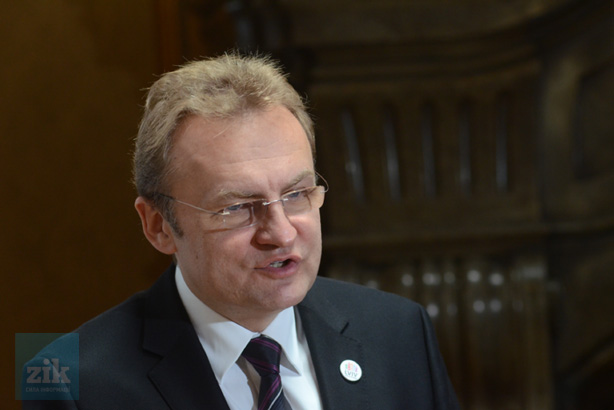 Перші новини дня виборів: Зафіксовано порушення з боку мера Львова, – КВУ