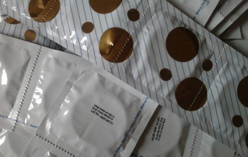 Куратору опитування щодо перейменування Кіровограда вручили презервативи. ФОТО