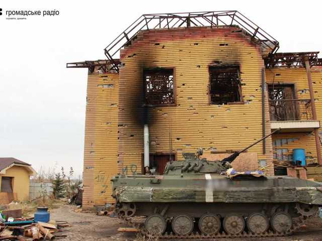 У Пісках не розуміють, чому Україна замовчує про обстріли бойовиками — фоторепортаж