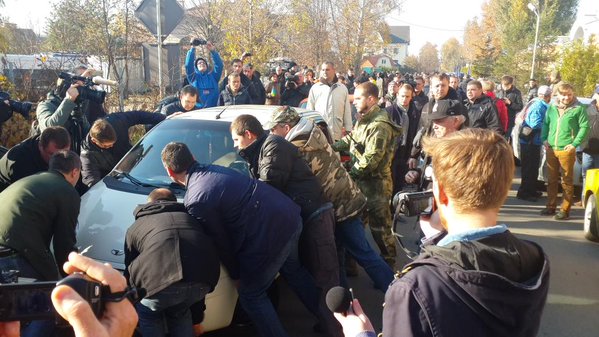 Автомайдан приехал к Порошенко: фоторепортаж