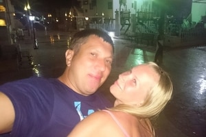 "Мы летим домой": пассажирка Airbus-321 опубликовала фото семьи незадолго до катастрофы