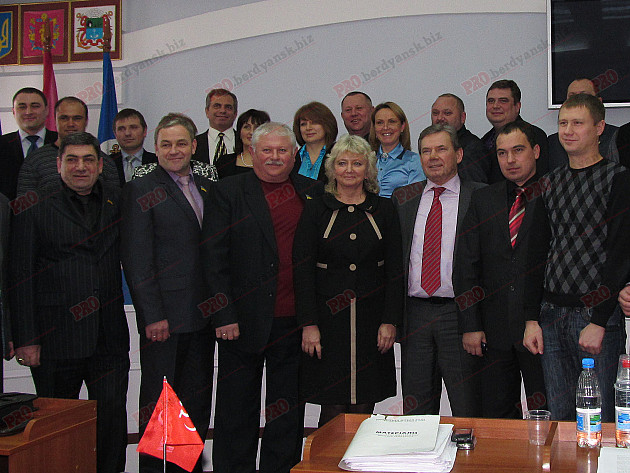 Служба народу «под интерес»