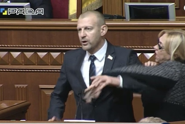 В сеть выложили видео инцидента Тетерука и Кужель