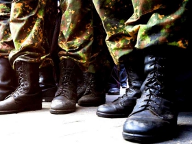 Дніпропетровська фірма поставила Нацгвардії 10 тисяч пар картонних берців