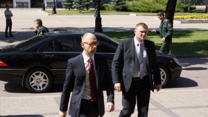 Для броньованого Mercedes S600 Авакова придбали комплект шин за ціною нової іномарки (фото)