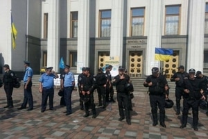 Под Радой проведут митинг и заставят депутатов проголосовать антикоррупционные законы