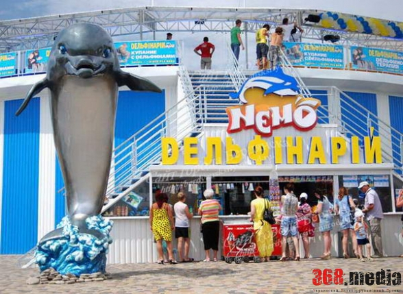 БРАТ ВОЕНКОМА: ОДЕССКИЙ ДЕПУТАТ ЖИВЕТ НА ГРОШИ, СКРЫВАЯ СВОЙ ДЕЛЬФИНАРИЙ