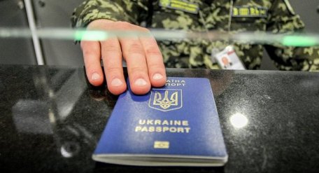Їздити до Євросоюзу без віз зможуть лише українці із біопаспортами