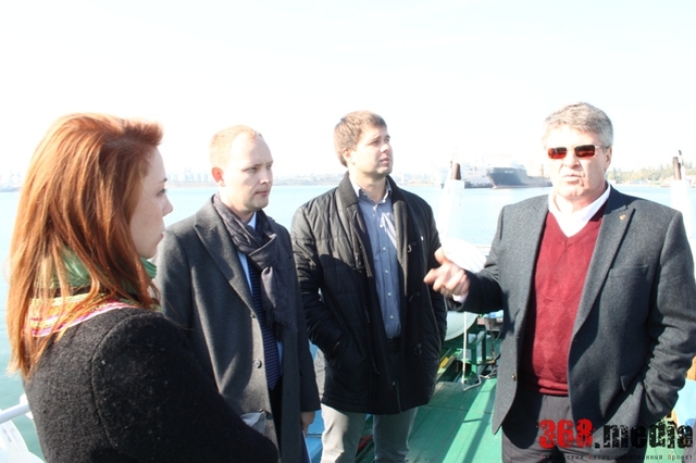 ПРЕДСЕДАТЕЛЬ ПРОФСОЮЗА ИЛЬИЧЕВСКОГО ПОРТА ОБМАНЫВАЕТ РАБОТНИКОВ