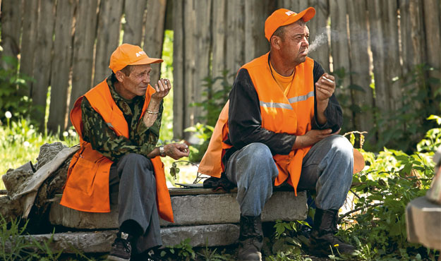 В центре Киева замаскированные под дворников агенты СБУ метут улицы