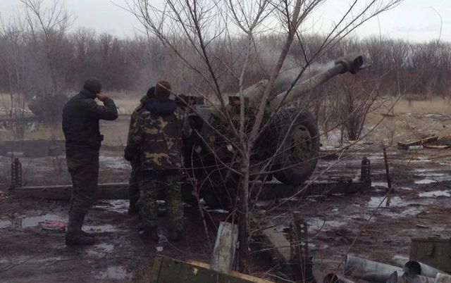 Протягом ночі жодна година у зоні АТО не минула без обстрілів