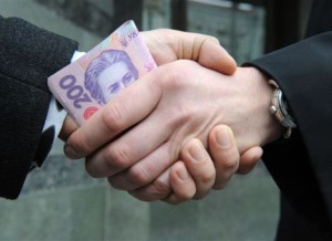 За вымогательство 120 тысяч чиновника вначале оправдали, а потом оштрафовали на 16 тысяч