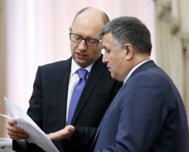 Зачем Яценюк с Аваковым затеяли охранную революцию