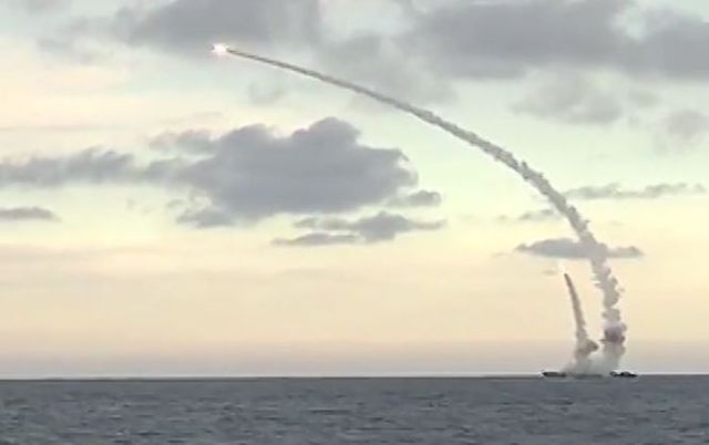 Опубліковано відео з російським обстрілом Сирії за допомогою флоту