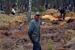 В СБУ рассказали о "спруте", который "крышует" добычу янтаря в Украине