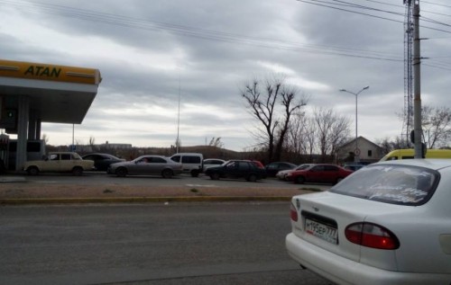 Блокадный Симферополь. Торговые центры не работают. На заправках очереди. ФОТО