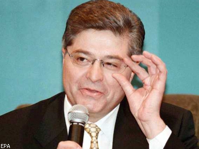 Опальный премьер не рискнул приехать на похороны матери в Украину