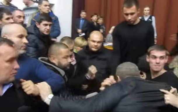 В Полтаве депутаты устроили массовую драку