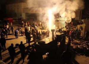 В Крыму на улицах рубят дрова и стоят очереди за кипятком: опубликованы фото