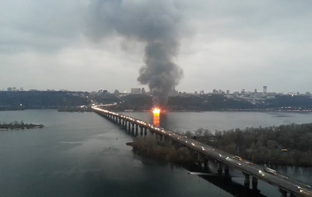 Возле Киево-Печерской Лавры пожар