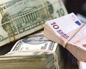 Долар і євро продовжують падіння