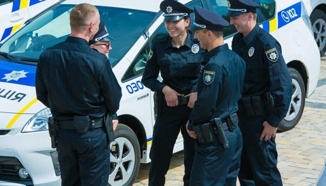 СКАНДАЛ! ВМЕСТО ОБЕЩАННЫХ 8 ТЫСЯЧ ПОЛИЦЕЙСКИМ БУДУТ ПЛАТИТЬ ДО 700 ГРИВЕН